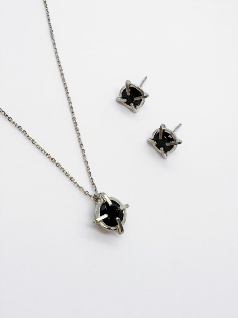 Collar y Aretes en Plata con Zirconias Negras
